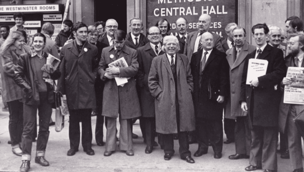Black and white photo showing group who were part of 2000 rail workers lobbying parliament against Transport Bill in 1981
