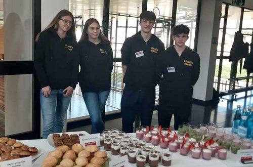 Schüler*innen der Fachschule Neumarkt gestalten ein Jausenbuffet der Fachoberschule für Landwirtschaft in Auer Schüler*innen der Fachschule Neumarkt gestalten ein Jausenbuffet der Fachoberschule für Landwirtschaft in Auer