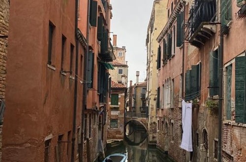 un canale di Venezia un canale di Venezia