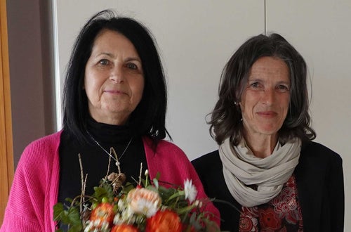 Nach 40 ½ Jahre an der Fachschule Neumarkt ging am 1. April Frau Elisabeth Hintner in den verdienten Ruhestand. Ihre berufliche Tätigkeit ist untrennbar mit der Entwicklung der Fachschule Neumarkt verbunden Nach 40 ½ Jahre an der Fachschule Neumarkt ging am 1. April Frau Elisabeth Hintner in den verdienten Ruhestand. Ihre berufliche Tätigkeit ist untrennbar mit der Entwicklung der Fachschule Neumarkt verbunden