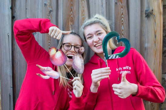 Lachende Schülerinnen Lachende Schülerinnen