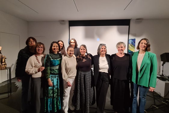 Von ladinischen Frauen geprägte Kultur im Mittelpunkt der Veranstaltung Ëiles & Stëiles – Frauen & Sterne zum Tag der Frau am 8. März: (von links) Cristina De Grandi, Anna Mazzel, Helene Demetz, Irene Prinoth, Lotte Nogler, Jasmin Ferdigg, Irene Moroder, Ingrid Runggaldier, Hannelore Insam, Martina Rier (Foto: LPA/Ladinische Bildungs- und Kulturdirektion)