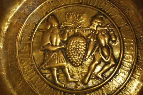 Museo provinciale del vino, Gli esploratori Giosuè e Caleb. Foto Museo provinciale del vino