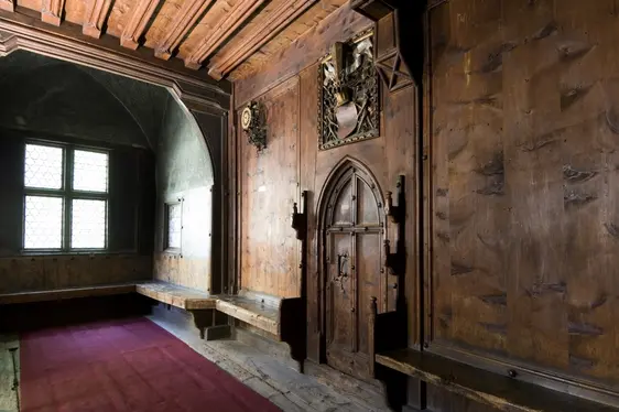 Landesfürstliche Burg Meran, Innenansicht. Foto Ludwig Thalheimer