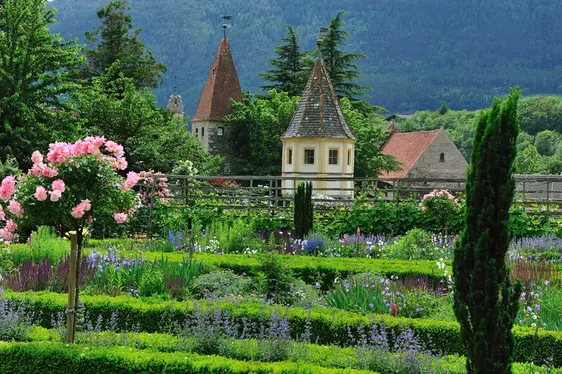Abbazia Agostiniana di Novacella, giardino storico. Foto Albert Ceolan