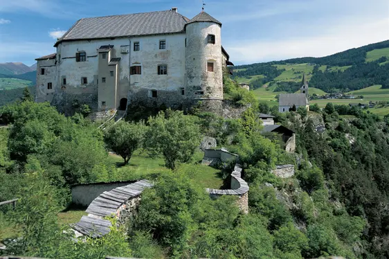 Castle Rodenegg, external view. Foto Castle Rodenegg