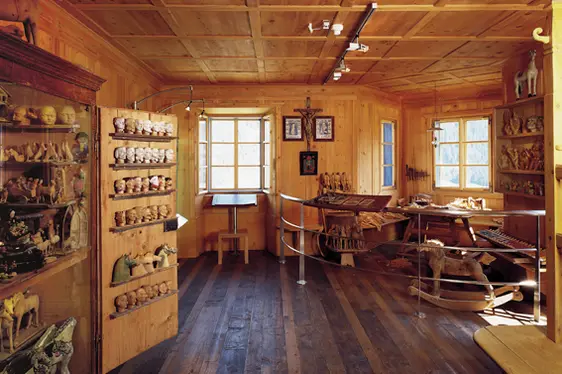 Museum Ladin Ciastel de Tor, Grödner Stube. Foto Ludwig Thalheimer