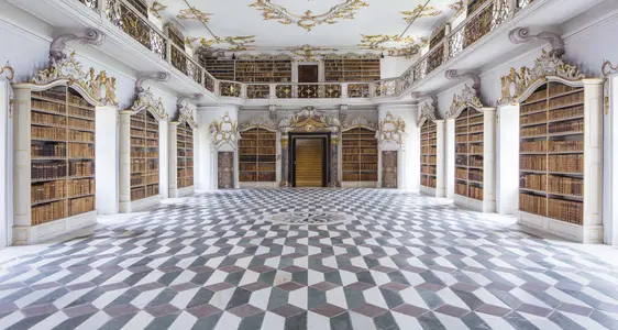 Abbazia Agostiniana di Novacella, biblioteca storica. Foto Richard Groener