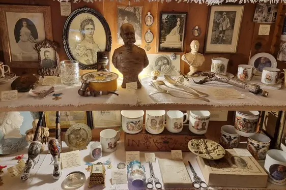 K.u.K. Museum Bad Egart, Kaiser Vitrine. Foto K.u.K. Museum Bad Egart