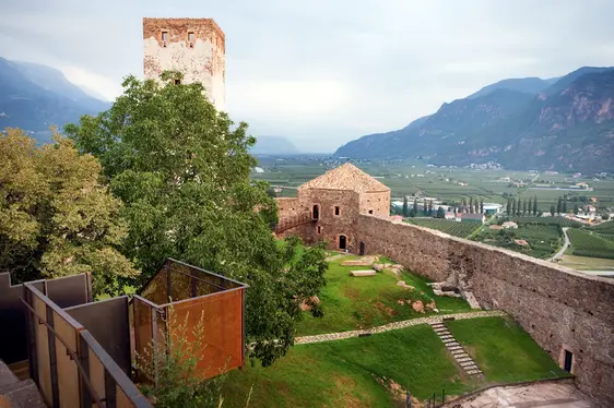 Messner Mountain Museum Firmian, cortile basso. Foto Georg Tappeiner