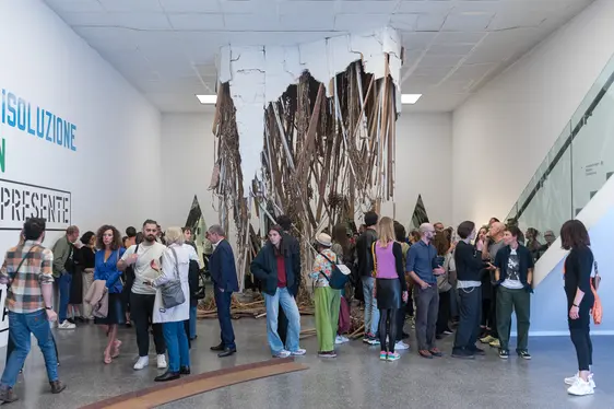 AMONG THE INVISIBLE JOINS Werke aus der Sammlung Enea Righi, exhibition view Museion 2024. Foto Luca Guadagnini