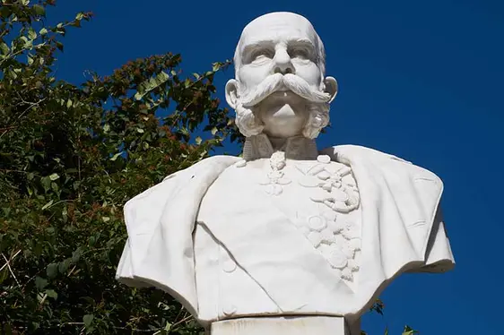 Marmorplus, busto dell'imperatore Francesco Giuseppe. Foto Marmorplus