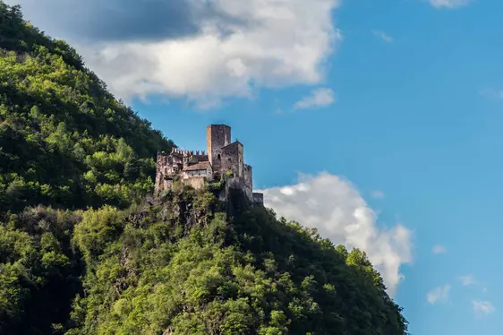 Burg Hocheppan, Außenansicht. Foto Eppan Tourismus/Helmuth Rier