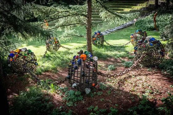 Das Collier an die Erde von Franz Stähler. Foto Xander Luchs