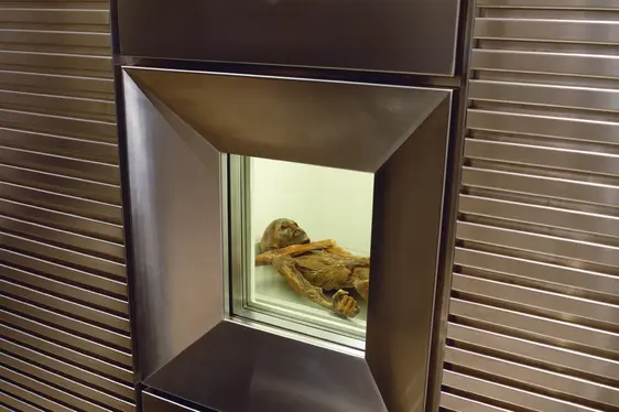 Südtiroler Archäologiemuseum, der Mann aus dem Eis Ötzi. Foto Südtiroler Archäologiemuseum