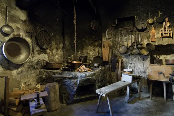 Museo locale di Gudon, interno. Foto Ludwig Thalheimer