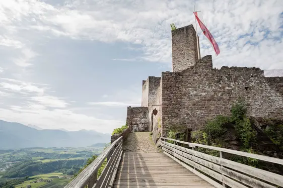 Castel d'Appiano, veduta esterna. Foto Appiano Turismo/Angelika Schwarz