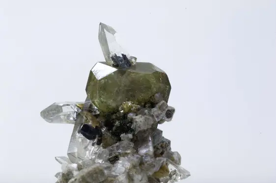 Titanite e cristallo. Foto Museo mineralogico Kirchler