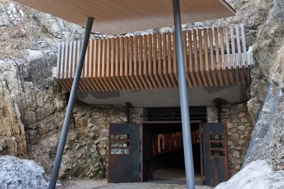 L'ingresso al bunker Foto Simon Abler