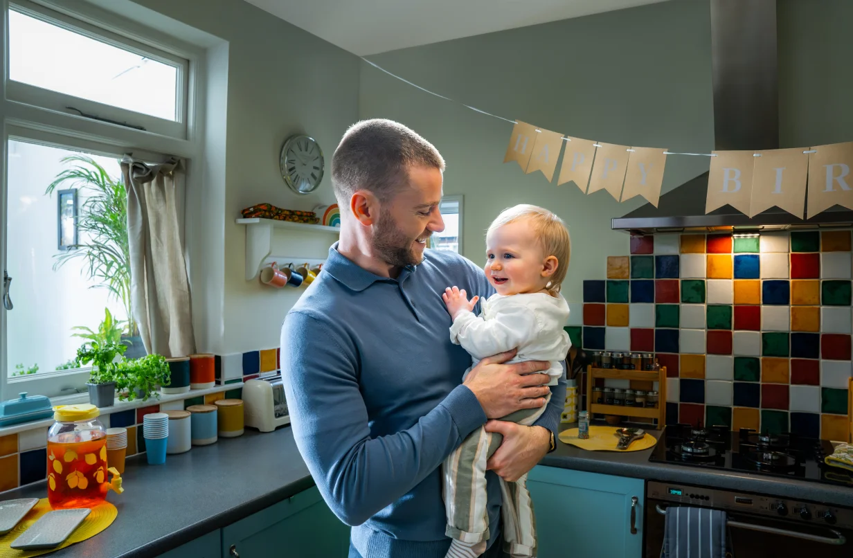 smart-insurance-uk-card-tvc-birthday-party-16.png