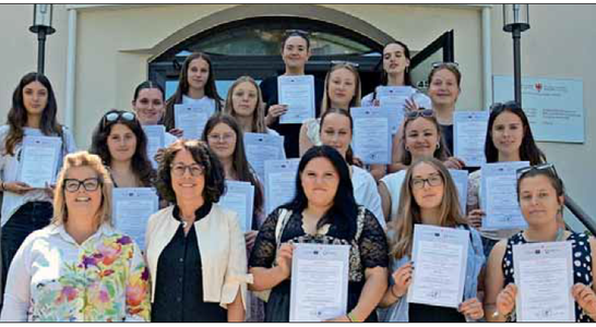 4. Klasse mit Diplomen. Foto: FS Tisens 4. Klasse mit Diplomen. Foto: FS Tisens