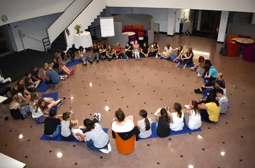 Kennenlernen im Heim. Foto: FS Tisens Kennenlernen im Heim. Foto: FS Tisens