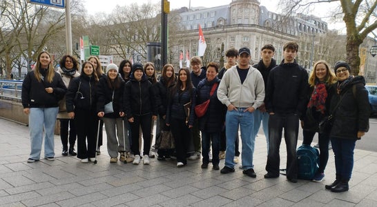 Gemeinsam flanieren auf der Königsallee - Boulevard in Düsseldorf. Foto: FS Tisens Gemeinsam flanieren auf der Königsallee - Boulevard in Düsseldorf. Foto: FS Tisens
