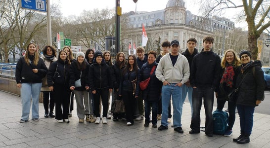 Gemeinsam flanieren auf der Königsallee - Boulevard in Düsseldorf. Foto: FS Tisens Gemeinsam flanieren auf der Königsallee - Boulevard in Düsseldorf. Foto: FS Tisens