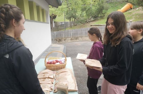 Gesunde Jause für Mittelschüler:innen St. Pankraz. Foto: FS Tisens Gesunde Jause für Mittelschüler:innen St. Pankraz. Foto: FS Tisens