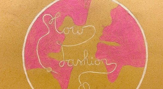 Slow Fashion Logo zum Projekt. Foto: Susanne Barta Slow Fashion Logo zum Projekt. Foto: Susanne Barta
