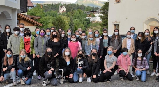 Stafettenübergabe bei der Schülergenossenschaft. Foto: FS Tisens Stafettenübergabe bei der Schülergenossenschaft. Foto: FS Tisens