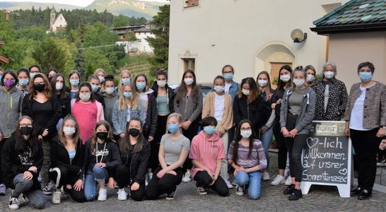 Stafettenübergabe bei der Schülergenossenschaft. Foto: FS Tisens Stafettenübergabe bei der Schülergenossenschaft. Foto: FS Tisens