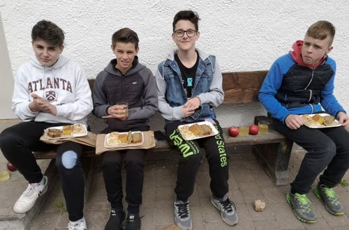 Gesunde Jause für Mittelschüler:innen St. Pankraz. Foto: FS Tisens Gesunde Jause für Mittelschüler:innen St. Pankraz. Foto: FS Tisens
