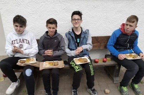 Gesunde Jause für Mittelschüler:innen St. Pankraz. Foto: FS Tisens Gesunde Jause für Mittelschüler:innen St. Pankraz. Foto: FS Tisens