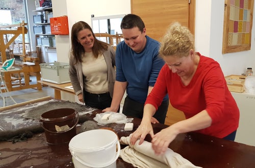 Workshop Filzen an der Winterschule Ulten. Fotos: FS Tisens Workshop Filzen an der Winterschule Ulten. Fotos: FS Tisens