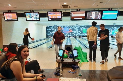 Dreiländer-Begegnung beim Bowlen in Düsseldorf. Foto: FS Tisens. Dreiländer-Begegnung beim Bowlen in Düsseldorf. Foto: FS Tisens.