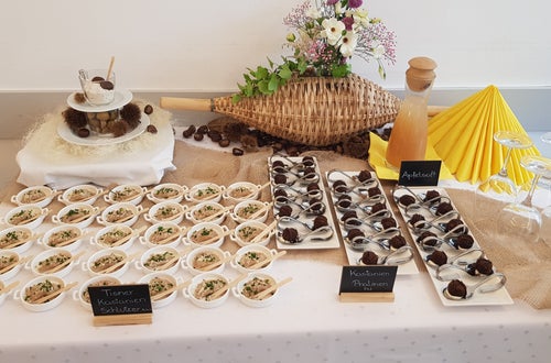 Kastanien - die Glücksbringer: Tisner Schlutzkrapfen und Kastanien Pralinen Foto: FS Tisens Kastanien - die Glücksbringer: Tisner Schlutzkrapfen und Kastanien Pralinen Foto: FS Tisens