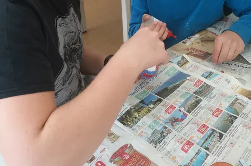 Mosaikkugeln basteln 2023. Fotos: FS Tisens Mosaikkugeln basteln 2023. Fotos: FS Tisens