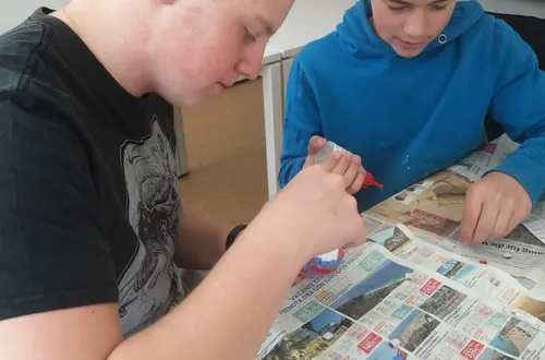 Mosaikkugeln basteln 2023. Fotos: FS Tisens Mosaikkugeln basteln 2023. Fotos: FS Tisens