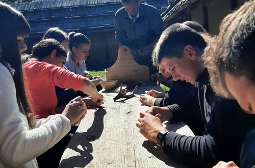 archeoParc, Schnals – Durch Mark und Bein – Schmuck aus Hirschgeweih Foto: FS Tisens archeoParc, Schnals – Durch Mark und Bein – Schmuck aus Hirschgeweih Foto: FS Tisens