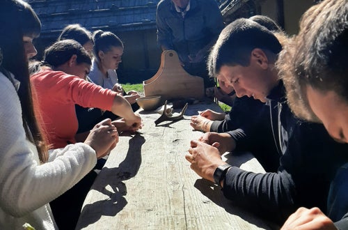 archeoParc, Schnals – Durch Mark und Bein – Schmuck aus Hirschgeweih Foto: FS Tisens archeoParc, Schnals – Durch Mark und Bein – Schmuck aus Hirschgeweih Foto: FS Tisens