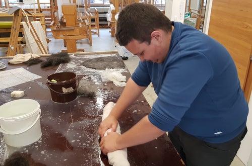 Workshop Filzen an der Winterschule Ulten. Fotos: FS Tisens Workshop Filzen an der Winterschule Ulten. Fotos: FS Tisens