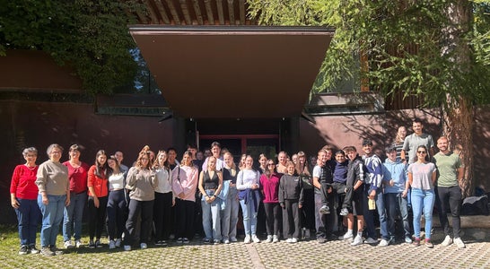 Besuch im archeoParc, Schnals – Gruppenfoto mit Frau Direktor Johanna Niederkofler – 2. v. l. n. r. Foto: FS Tisens Besuch im archeoParc, Schnals – Gruppenfoto mit Frau Direktor Johanna Niederkofler – 2. v. l. n. r. Foto: FS Tisens