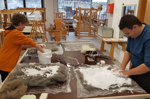 Workshop Filzen an der Winterschule Ulten. Fotos: FS Tisens Workshop Filzen an der Winterschule Ulten. Fotos: FS Tisens