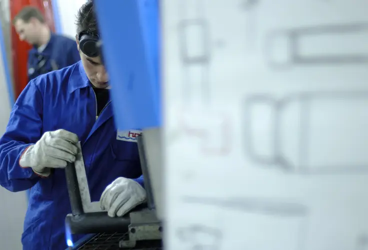 Immagine officina apprendista idraulico Immagine officina apprendista idraulico
