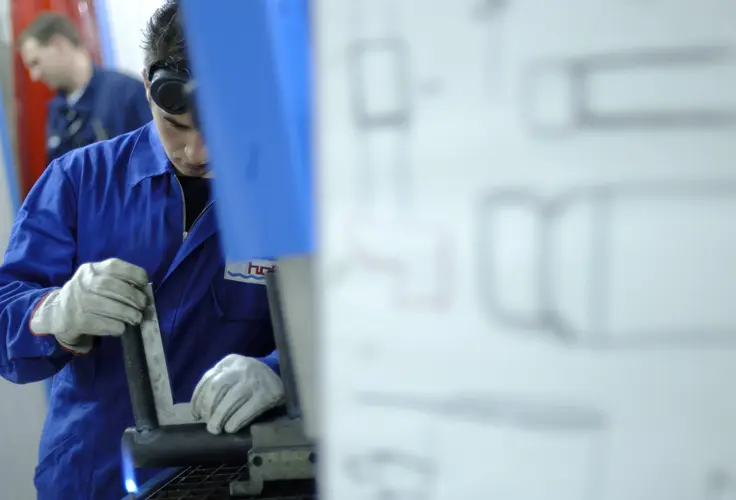 Immagine officina apprendista idraulico Immagine officina apprendista idraulico