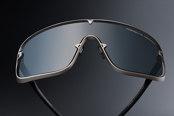Vista frontal de las gafas de sol Porsche
