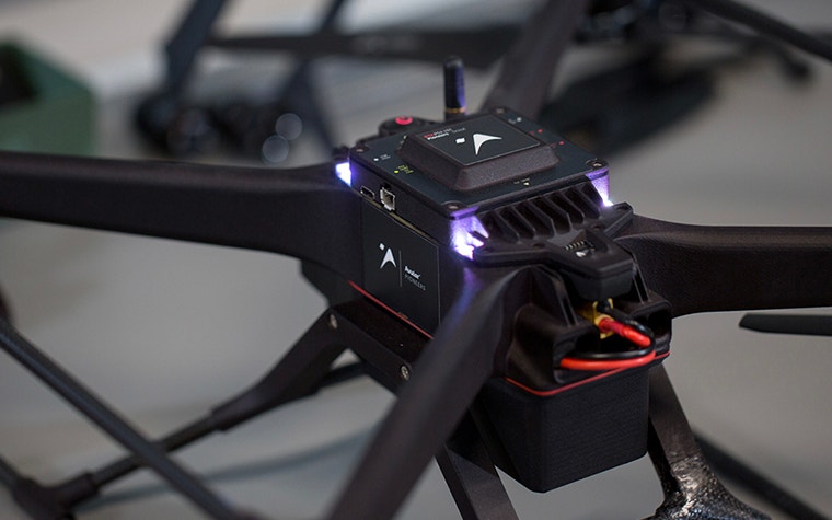 Nahaufnahme einer Avular-Drohne, deren maßgefertigte Teile mit MJF 3D gedruckt wurden