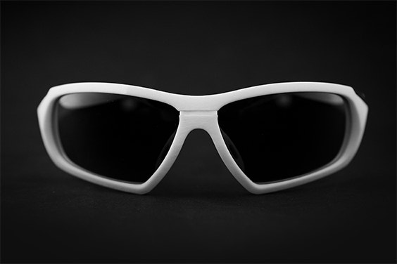Vista ravvicinata della montatura per occhiali sportivi SEIKO Xchanger bianca