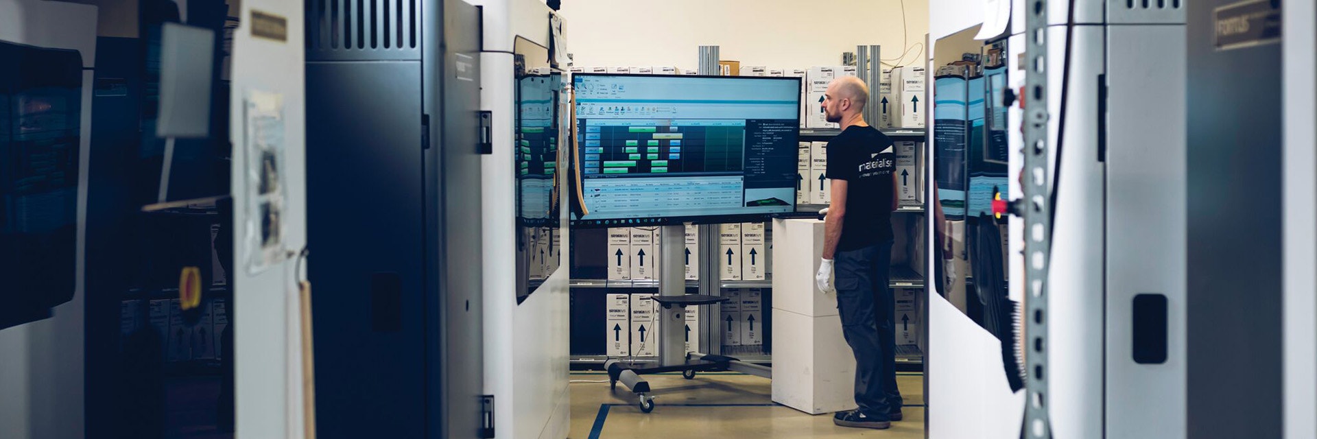 Man looking at a large monitor in 3D printing production